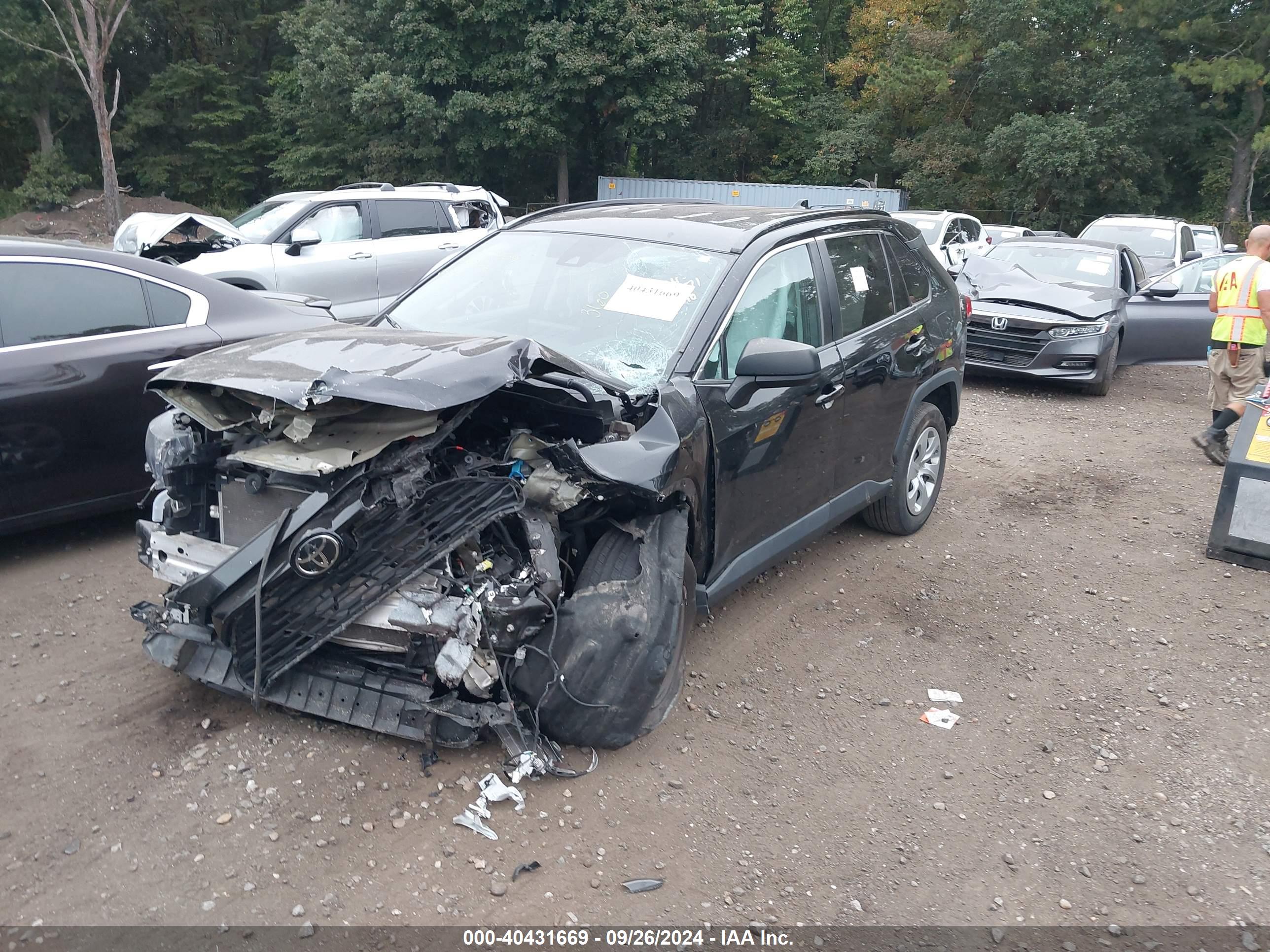 2019 TOYOTA RAV 4 — VIN 2T3F1RFV3KW018666 — photo 2